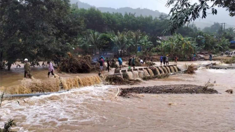 Miền Trung: Tạnh mưa, các địa phương nỗ lực khắc phục sạt lở (7/11/2020)