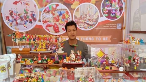 Nghệ nhân trẻ Đặng Văn Hậu với niềm đam mê giữ lửa truyền nghề làm con giống bột (10/12/2020)