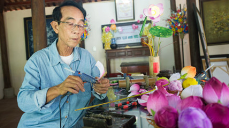 Nghệ nhân thổi hồn cho hoa giấy xứ Huế (30/12/2020)