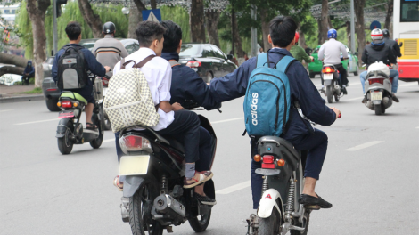 Cấp giấy phép lái xe cho người điều khiển xe máy dưới 50 phân khối làm sao để tránh xáo trộn?(24/12/2020)