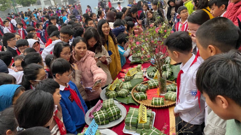 Chương trình Tết sẻ chia, Tết của yêu thương, sự gắn kết và sẻ chia của cộng đồng (24/12/2020)