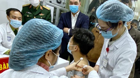 THỜI SỰ 18H00 CHIỀU 17/12/2020: 3 tình nguyện viên tham gia thử nghiệm vaccine COVID-19 không ghi nhận phản ứng bất thường