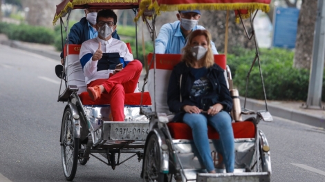 Người nước ngoài đồng tình với việc đeo khẩu trang tại nơi công cộng (17/3/2020)