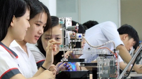 Khuyến khích sinh viên nghiên cứu khoa học, ươm mầm và hiện thực hóa sản phẩm nghiên cứu khoa học ra thị trường (9/3/2020)