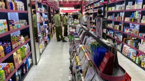 TP.HCM tổng kiểm tra 4 điểm kinh doanh trên hệ thống thương mại điện tử, phát hiện nhiều hàng hóa vi phạm (20/3/2020)