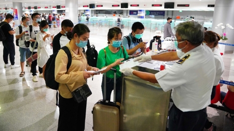 THỜI SỰ 12H TRƯA 16/3/2020: Tất cả hành khách nhập cảnh từ châu Âu vào Việt Nam đều được lấy mẫu xét nghiệm virus Sars-Cov-2 tại sân bay.