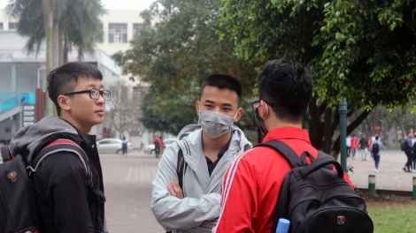 Học sinh, sinh viên đến trường sau kỳ nghỉ dài tránh dịch COVID-19 (2/3/2020)