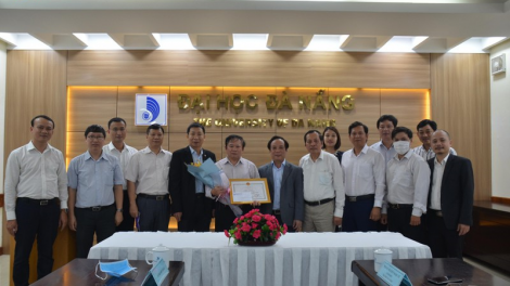 Đại học Đà Nẵng khen thưởng sáng kiến hệ thống đo thân nhiệt từ xa ngừa Covid-19 (23/3/2020