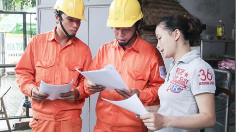 THỜI SỰ 21H30 ĐÊM 12/4/2020: Bộ Công thương: tiền điện của khách hàng tiêu dùng từ tháng 4 đến tháng 6 tới sẽ được giảm trong kỳ hoá đơn từ tháng 5 đến tháng 7 cho từng nhóm khách hàng.