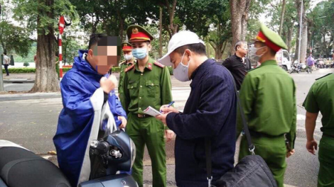 Tập trung đông người nơi công cộng: phạt 10 triệu/người (4/4/2020)