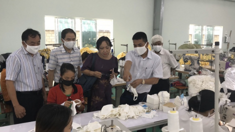 Doanh nghiệp dệt may chọn "thị trường ngách" để duy trì sản xuất (1/4/2020)