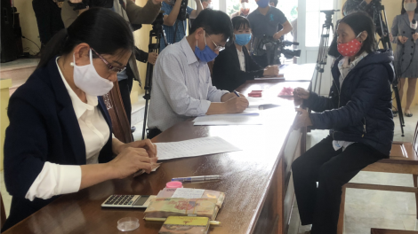 THỜI SỰ 18H CHIỀU 29/4/2020: Nhiều địa phương bắt đầu triển khai chi tiền hỗ trợ người dân gặp khó khăn trong đại dịch Covid-19, theo Nghị quyết 42 của Chính Phủ