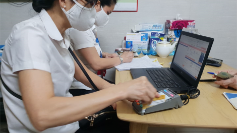 Ngày đầu tiên thực hiện chi trả lương hưu, chế độ bảo hiểm xã hội tại nhà: Đảm bảo an toàn, chính xác (16/4/2020)