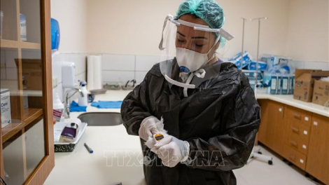 Một người Anh hỗ trợ người khó khăn trong dịch COVID-19 ở Thổ Nhĩ Kỳ (7/4/2020)