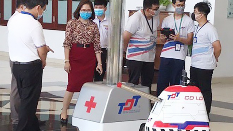 Việt Nam chủ động nghiên cứu, chế tạo và sản xuất robot phục vụ phòng chống COVID-19 (11/4/2020)