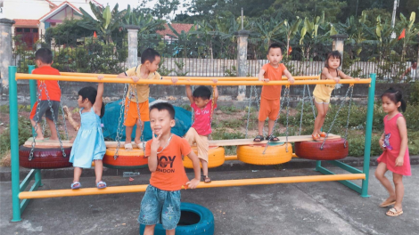 Sân chơi cho trẻ em từ vật liệu tái chế: Giáo dục và lan tỏa lối sống xanh (31/5/2020)