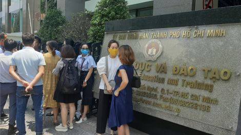 TPHCM: Trường ngoài công lập thu phí sau dịch Covid-19 chưa rõ ràng, phụ huynh bức xúc (21/5/2020)