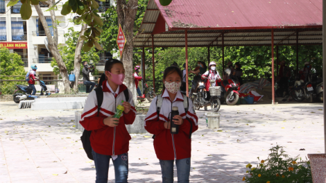 Khó nhọc của thầy trò Sơn La dưới cái nóng gay gắt (6/5/2020)
