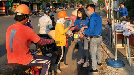 THỜI SỰ 18H CHIỀU 17/5/2020: Hàng chục nghìn công nhân Bình Dương chưa được tiếp cận gói hỗ trợ 62.000 tỷ.