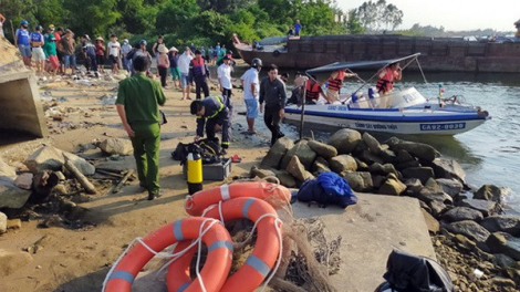 THỜI SỰ 21H30 ĐÊM 8/5/2020: Phó Thủ tướng Trương Hòa Bình yêu cầu khẩn trương tìm kiếm người mất tích trong vụ lật thuyền ở Quảng Nam.