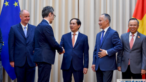 THỜI SỰ 18H CHIỀU 18/6/2020: Bộ Ngoại giao trao văn bản thông báo việc Việt Nam phê chuẩn Hiệp định thương mại tự do Việt Nam – EU EVFTA và Hiệp định Bảo hộ Đầu tư EVIPA cho đại sứ Liên minh châu Âu tại Việt Nam
