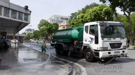 Sở Xây dựng Hà Nội “lên tiếng” về việc tưới nước, rửa đường (10/6/2020)