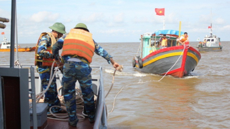 Đảm bảo an toàn cho tàu thuyền vươn khơi trong mùa mưa bão (28/6/2020)