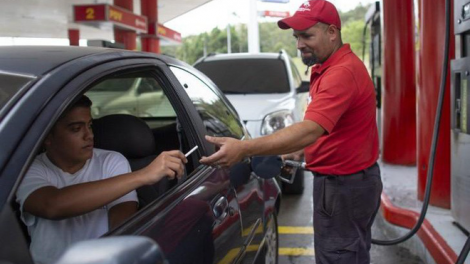 Venezuela tăng giá xăng dầu sau 2 thập kỷ (1/6/2020)