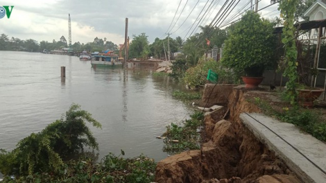 THỜI SỰ 18H CHIỀU 2/6/2020: Mới đầu mùa mưa, nhưng tình trạng sạt lở ven sông, rạch ở ĐBSCL đã liên tục báo động với những dấu hiệu nguy hiểm.