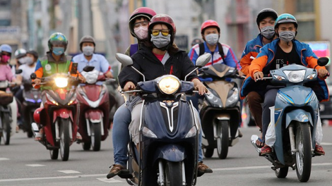 Bỏ quy định xe máy phải bật đèn nhận diện ban ngày (6/7/2020)