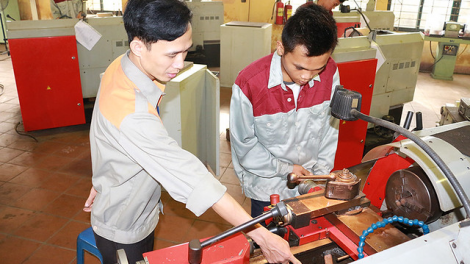 Học nghề cắt gọt kim loại như thế nào để tìm được việc làm với thu nhập cao? (19/7/2020)