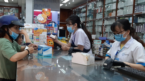 TPHCM: Sốt giá khẩu trang y tế do người dân đổ xô đi mua (27/7/2020)