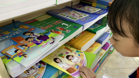 Kiểm soát giá sách giáo khoa mới bằng cơ chế nào? (15/7/2020)