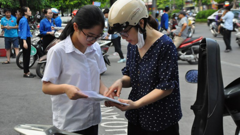 Hà Nội gần 89.000 thí sinh tới làm thủ tục dự thi vào lớp 10 (16/7/2020)