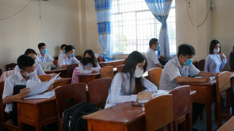 Thi tốt nghiệp THPT 2020: Học sinh lớp 12 ôn tập “nước rút”, bám sát chương trình đã giảm tải (28/7/2020)