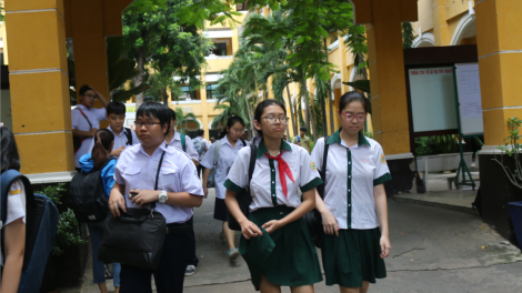 Nhiều thí sinh than đề thi Toán vào lớp 10 chuyên ở TPHCM khó (17/07/2020)