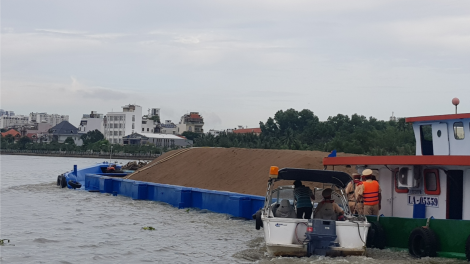 Nhiều phương tiện bất chấp cảnh báo, cố tình vi phạm an toàn giao thông đường thủy (10/7/2020)