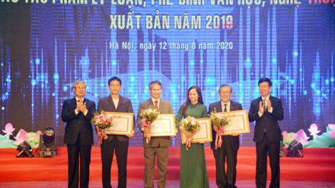 THỜI SỰ 21H30 ĐÊM 12/8/2020: Ban Bí thư Trung ương Đảng trao thưởng các tác phẩm lý luận, phê bình văn học, nghệ thuật