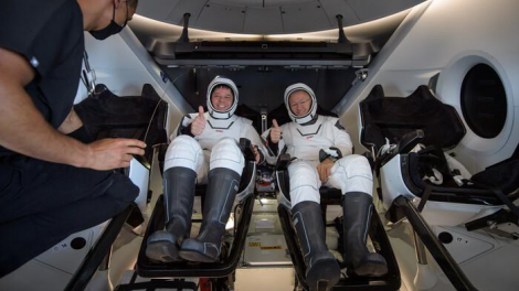 Tàu vũ trụ Crew Dragon thực hiện sứ mệnh đưa 2 phi hành gia NASA từ ISS về Trái đất thành công (3/8/2020)