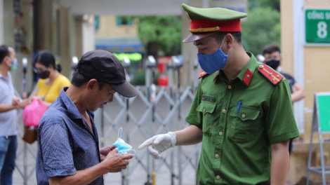 Hà Nội xử phạt hàng trăm trường hợp không đeo khẩu trang khi ra đường (26/8/2020)