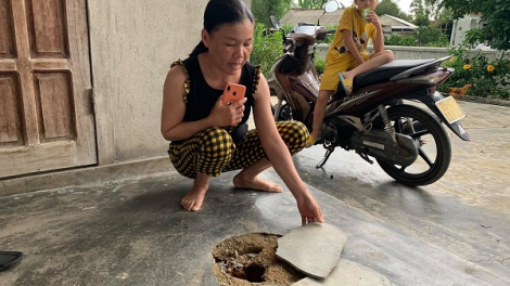 Thừa Thiên - Huế: Xuất hiện các hố sụt lún nhà dân xung quanh mỏ đá vôi (21/8/2020)