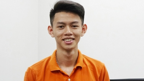 Chàng trai Trương Thế Diệu - Thí sinh xuất sắc của Việt Nam giành huy chương bạc môn nghề phay công nghệ cao (11/8/2020)