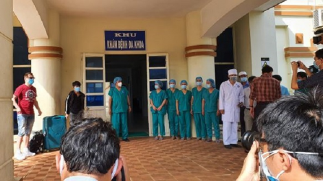Quảng Ngãi: Hai bệnh nhân mắc Covid-19 đầu tiên xuất viện (12/8/2020)