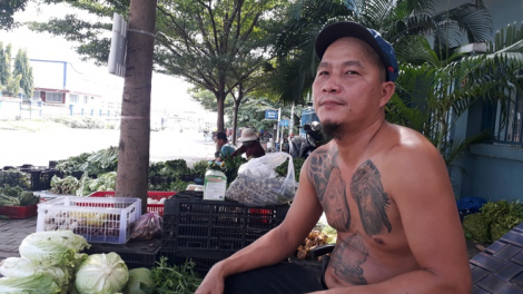 Anh Phạm Hồng Minh, người vừa bán rau vừa làm từ thiện ở Biên Hòa (19/9/2020)