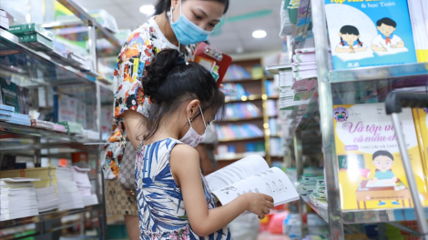 Hà Nội: Thiếu sách giáo khoa, phụ huynh và học sinh băn khoăn, lo lắng (7/9/2020)