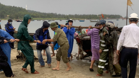 Miền Trung: Sơ tán dân tránh bão phải đảm bảo phòng chống dịch Covid-19 (17/9/2020)