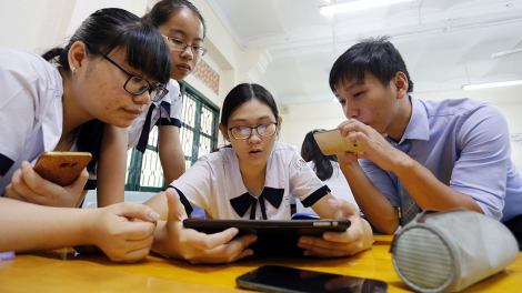 Cho phép học sinh sử dụng điện thoại trong giờ học: Coi chừng lợi bất cập hại (25/9/2020)