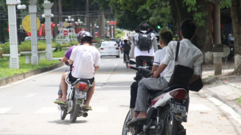 Bắc Kạn: Nỗi lo từ những chiếc xe biển số AA do học sinh điều khiển (9/9/2020)