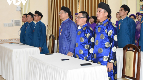 Nam cán bộ, công chức Sở Văn hóa – Thể thao Huế mặc áo dài đến công sở vẫn chưa có sự đồng thuận (11/9/2020)