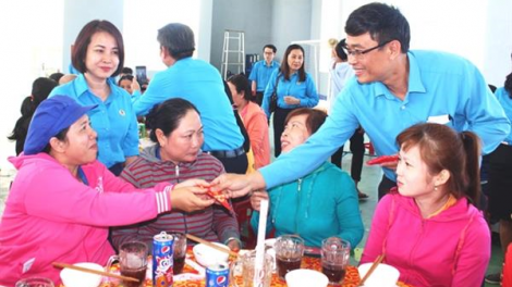 Các doanh nghiệp, đơn vị chuẩn bị Tết cho đoàn viên, người lao động có hoàn cảnh khó khăn (16/01/2021)